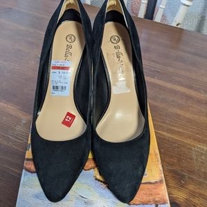 Bella Vita: Black suede Blockheel pump Size 12WW